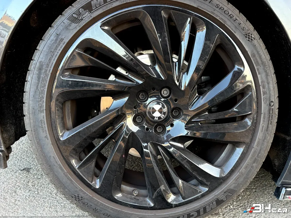 Bmw I8 - photo 19