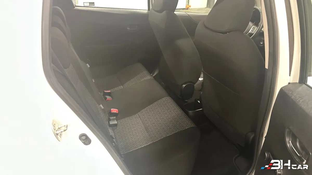 Toyota Yaris - photo 23