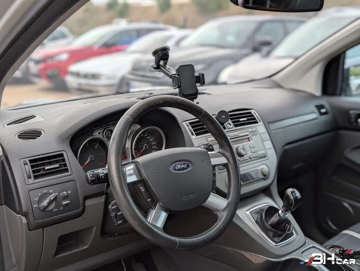 Ford Kuga - photo 8