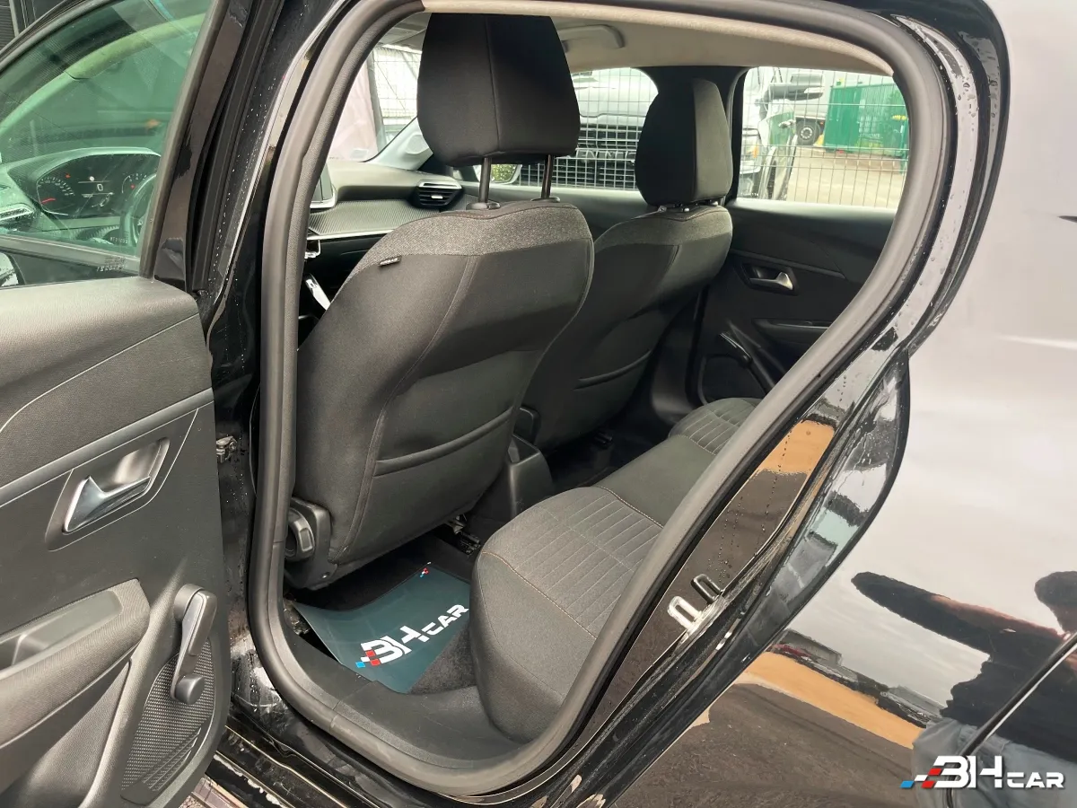 Peugeot 208 - photo 13