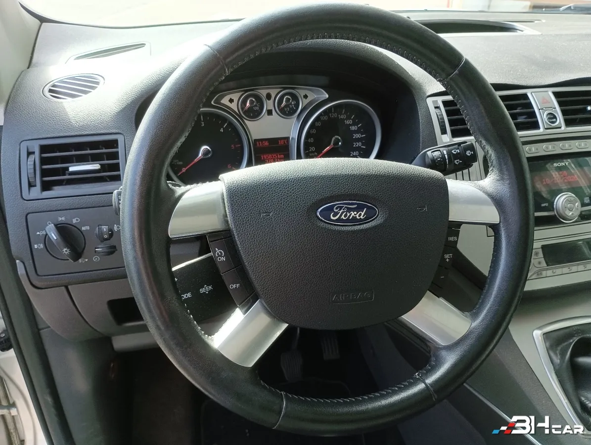 Ford Kuga - photo 26