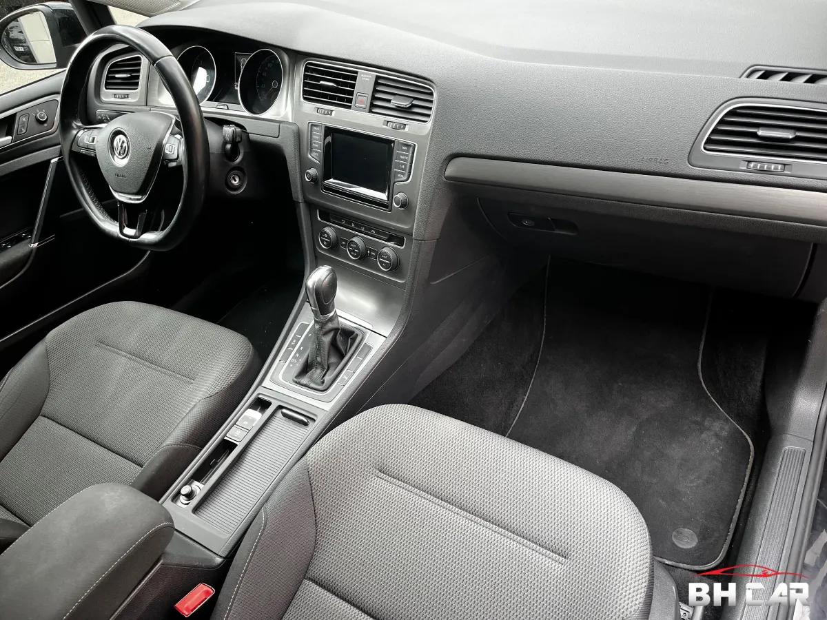 Aperçu indisponible de Volkswagen Golf