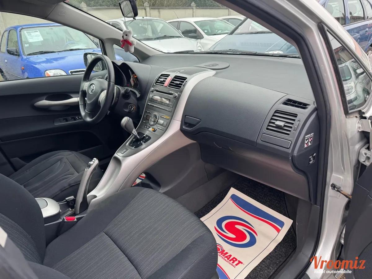 TOYOTA AURIS 1.6i SOL BVA