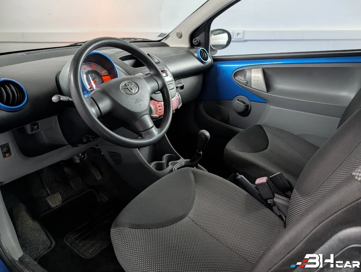 Toyota Aygo - photo 10