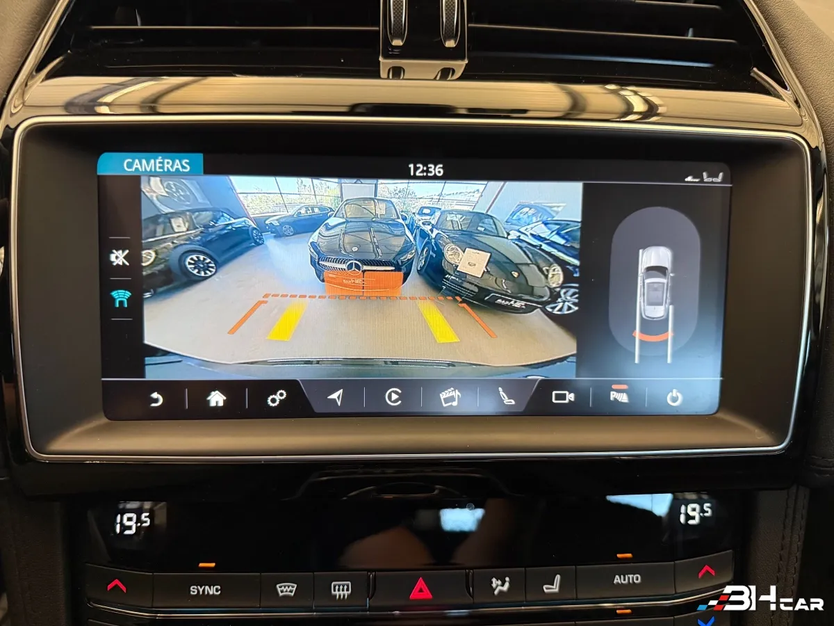 Jaguar F-pace - photo 15