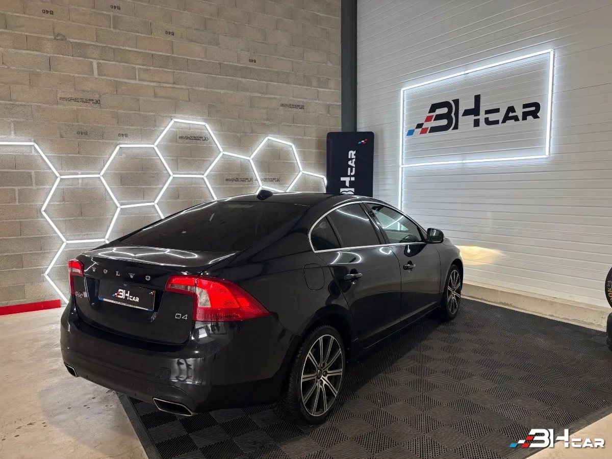 Volvo S60 - photo 2