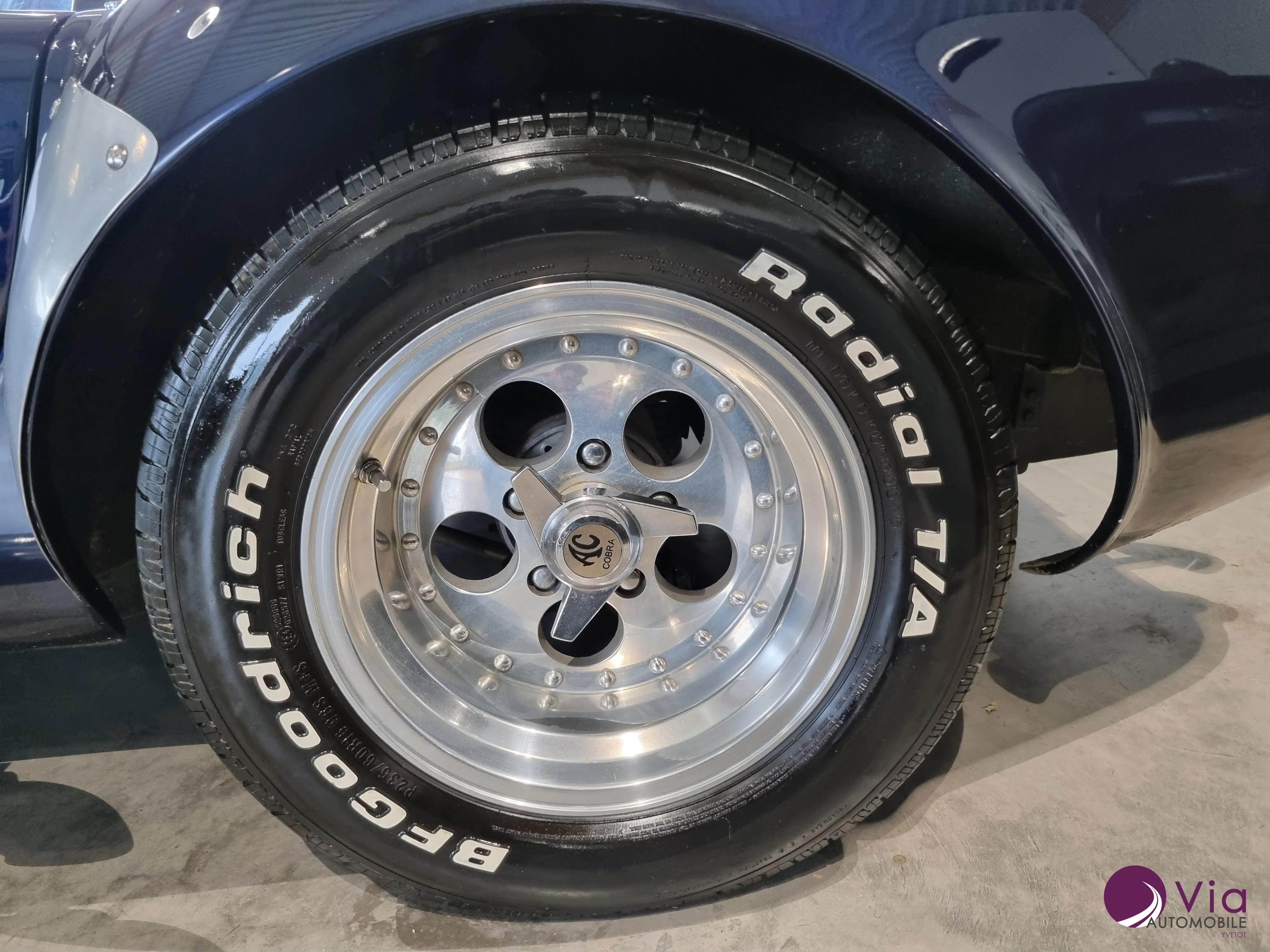 AC Cobra 427