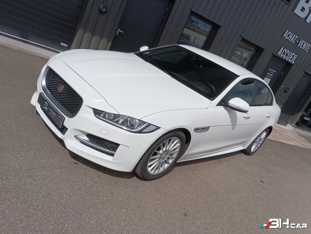 Jaguar Xe - photo 9