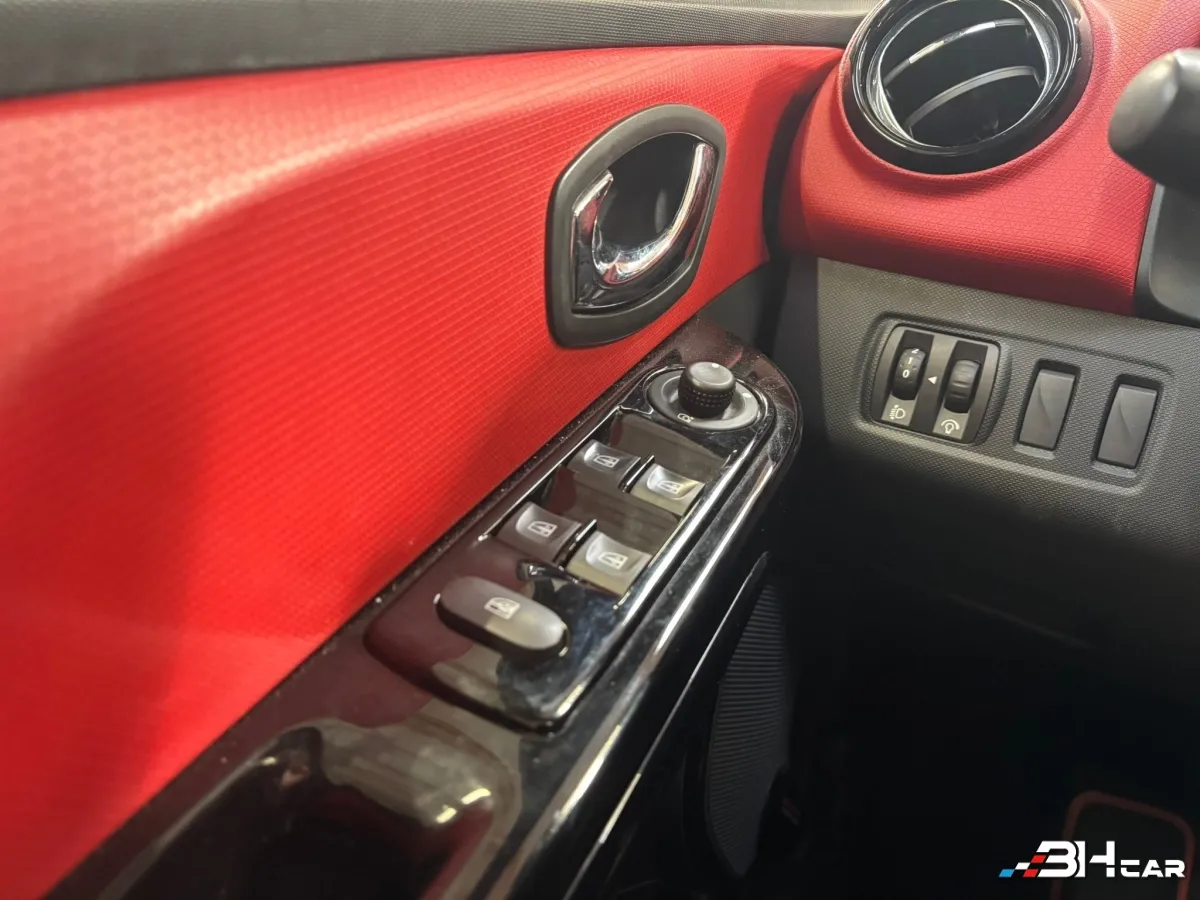 Renault Clio - photo 22