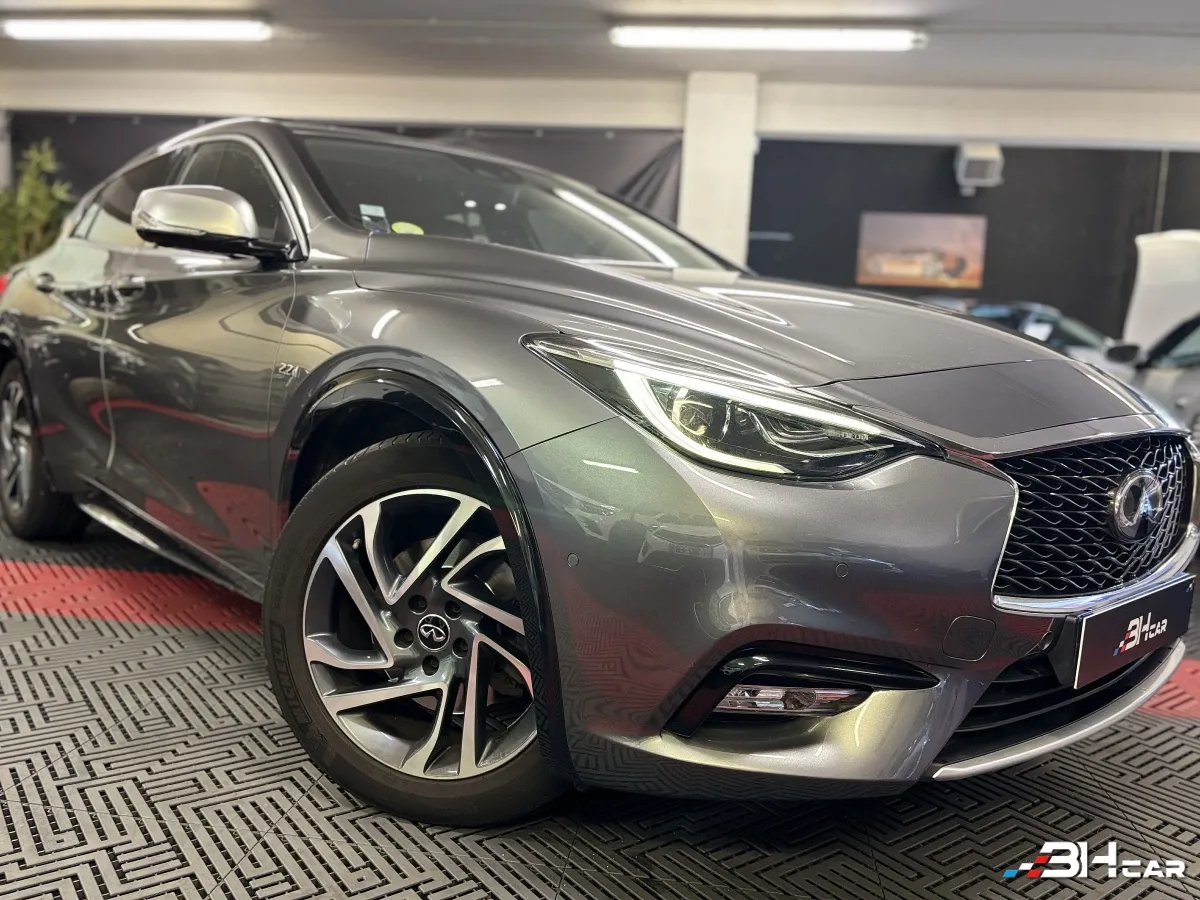 Infiniti Q30