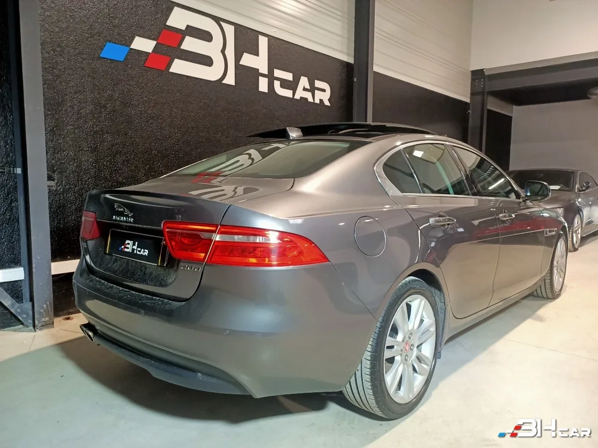 Jaguar Xe - photo 2
