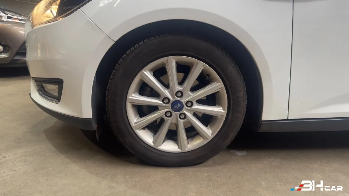 Ford Focus - photo 16