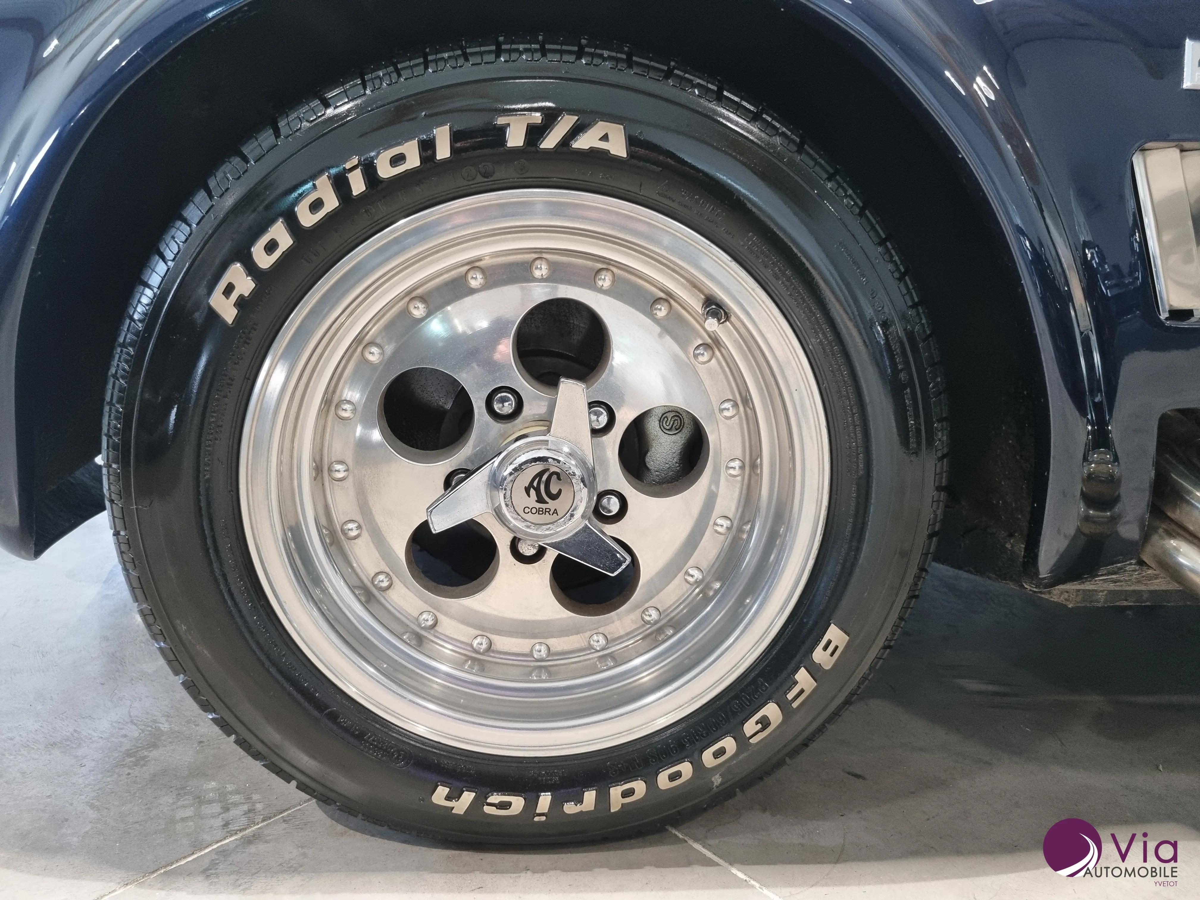 AC Cobra 427
