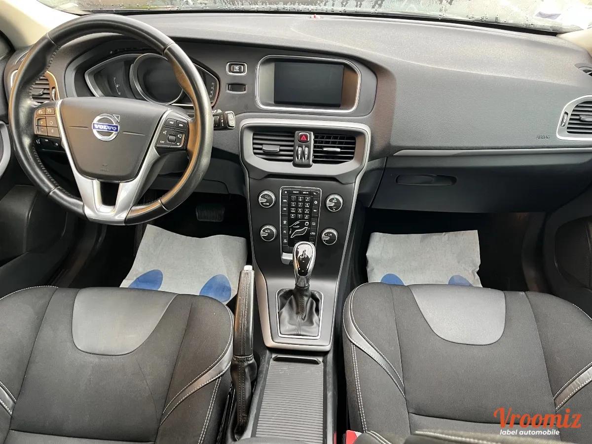 VOLVO V40 II D2 2.0 TDi Geartronic 120 CV Boîte automatique
