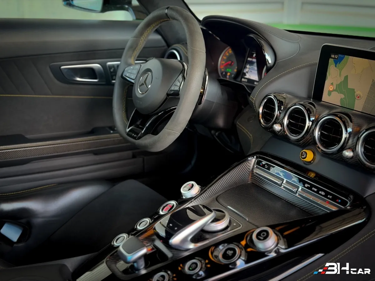 Mercedes AMG GT R - photo 10