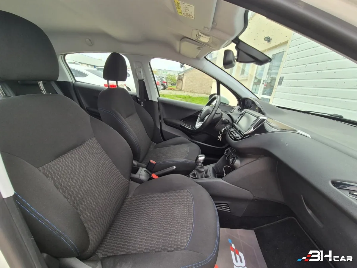 Peugeot 208 - photo 7