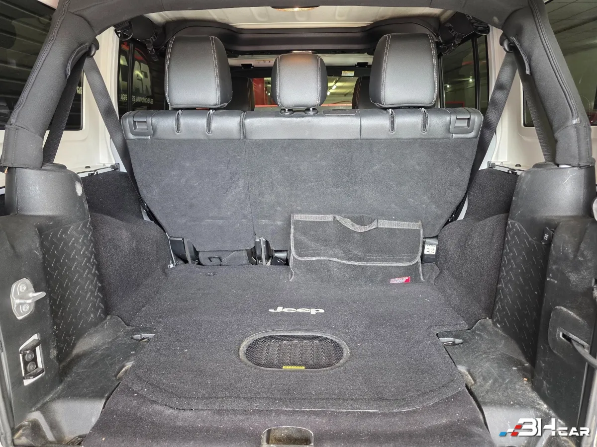 Jeep Wrangler - photo 21