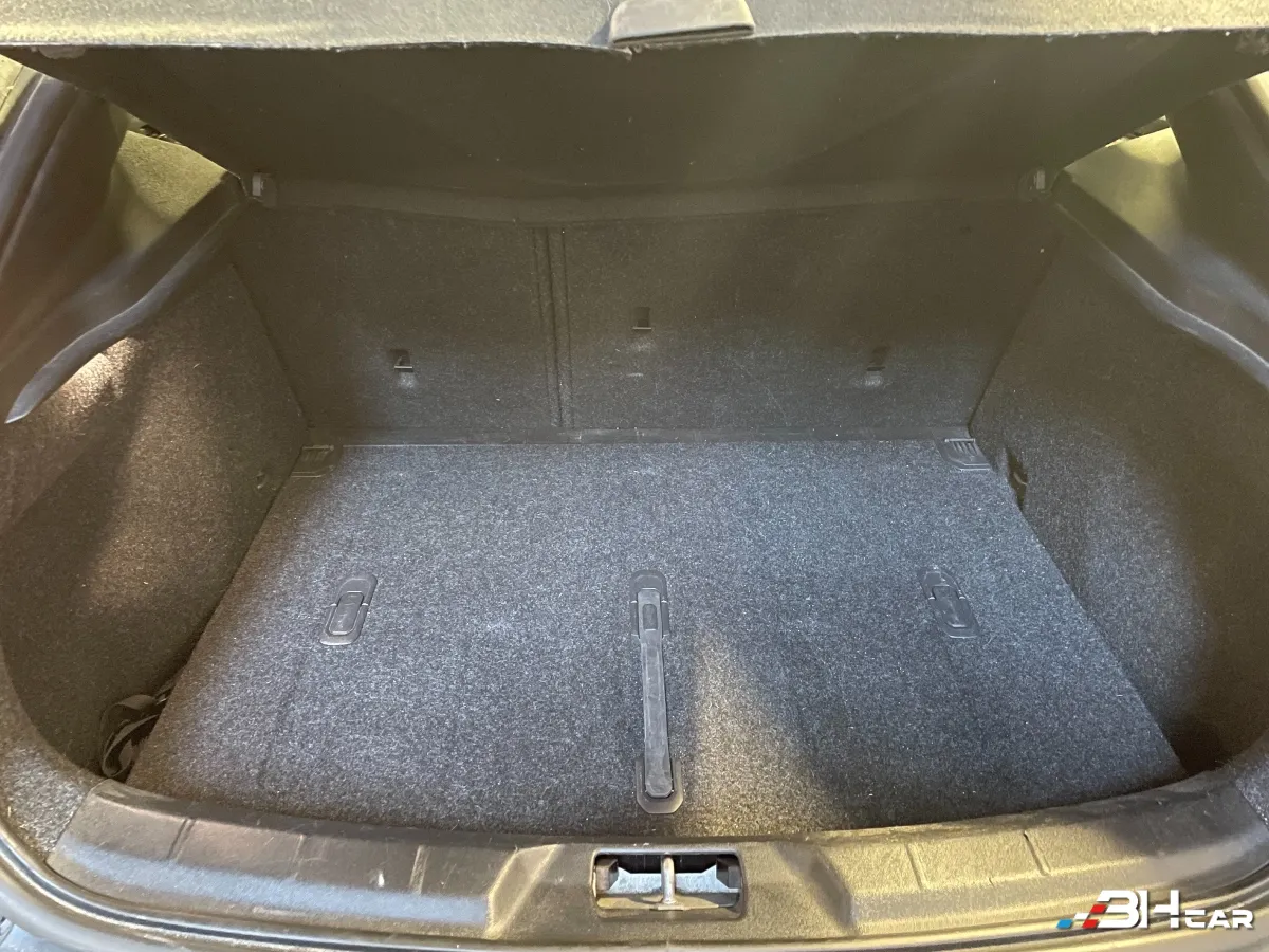 Volvo V40 - photo 7
