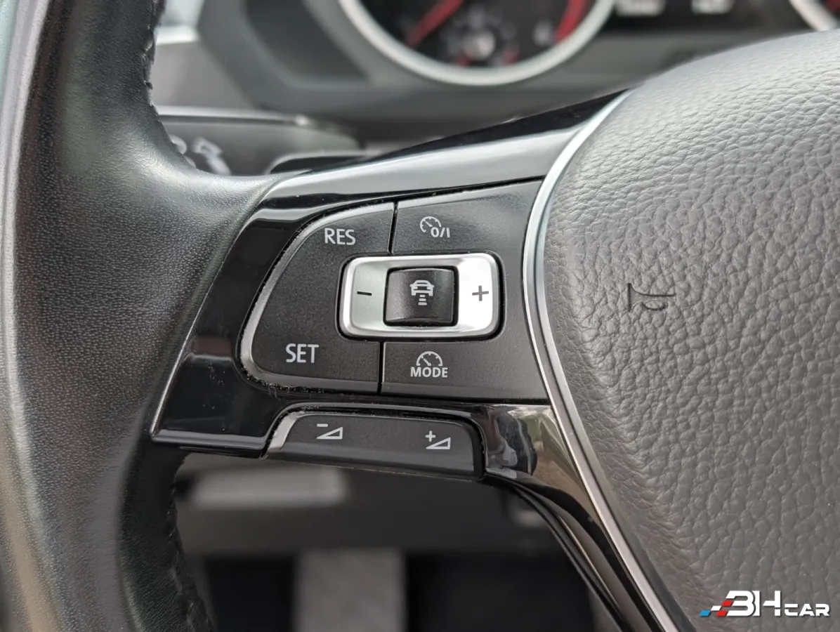 Volkswagen Tiguan - photo 11