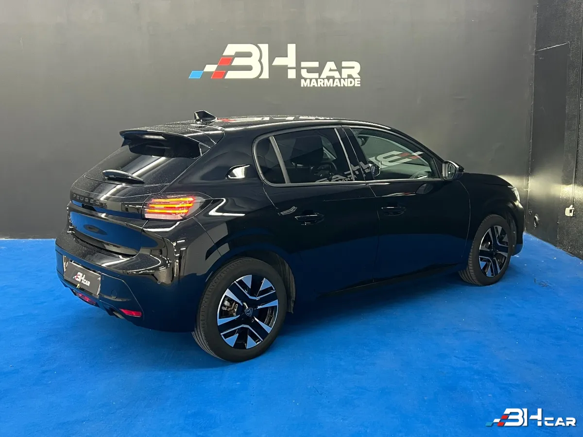 Peugeot 208 - photo 2