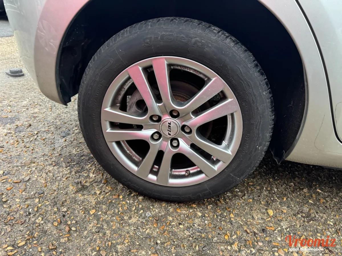 TOYOTA AURIS 1.6i SOL BVA