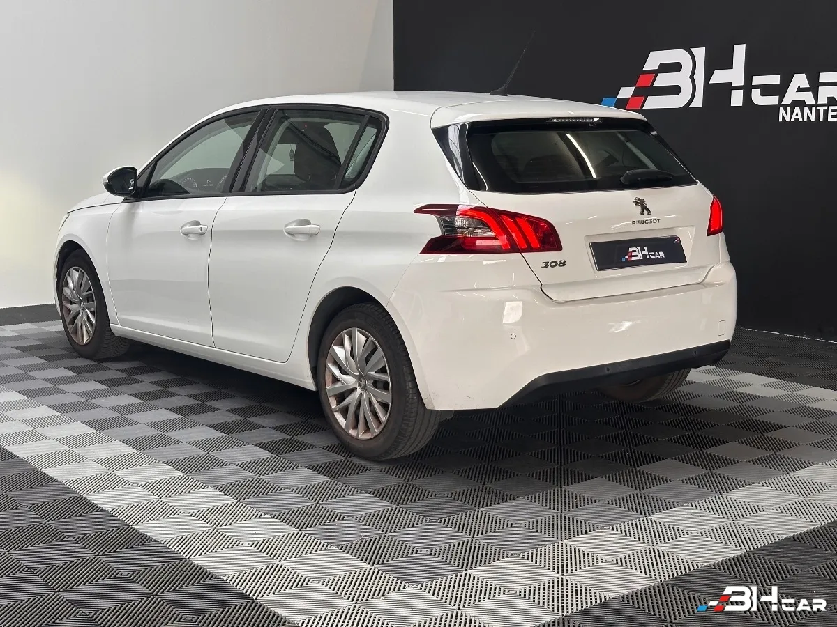Peugeot 308 - photo 2