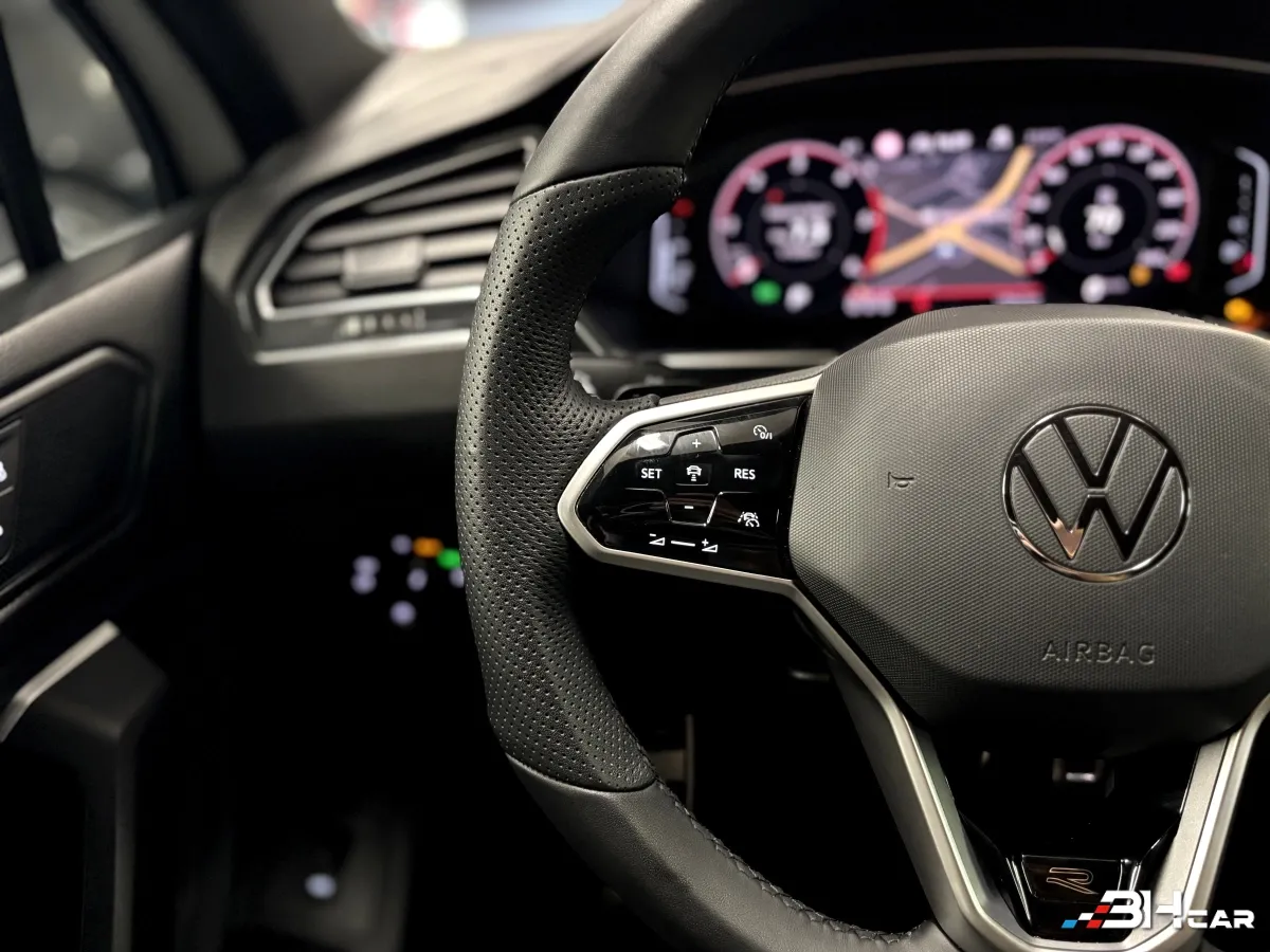 Volkswagen Tiguan - photo 24