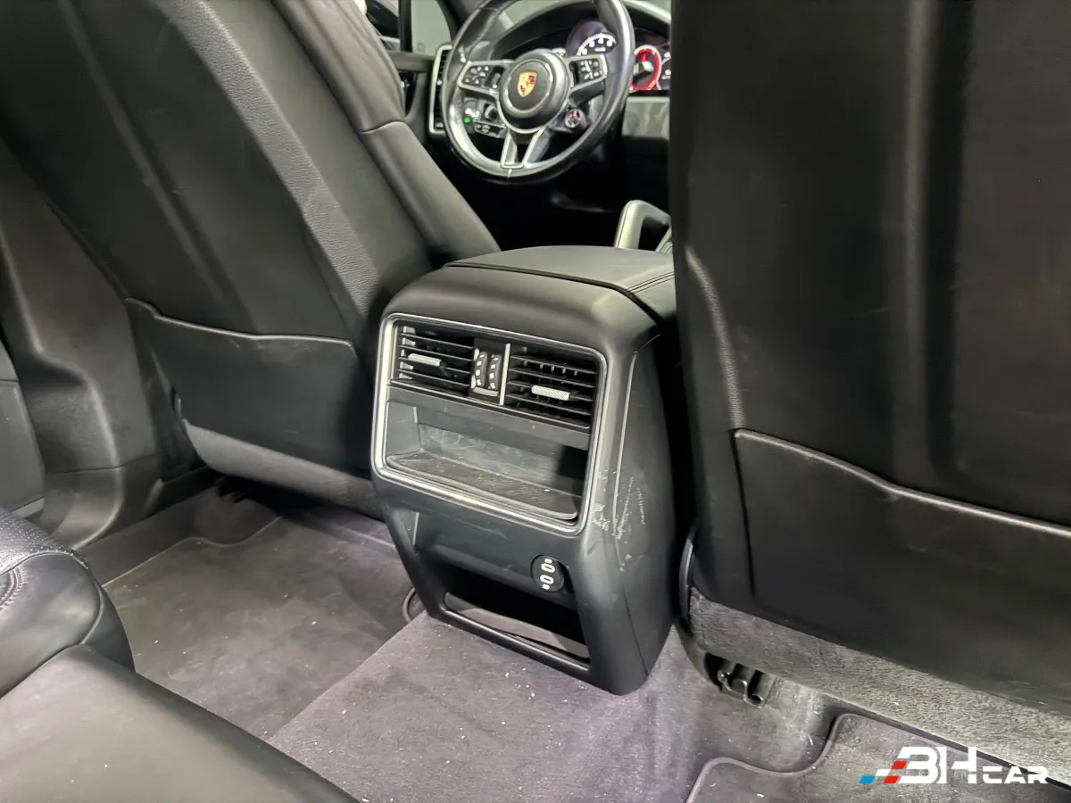 Porsche Cayenne - photo 18