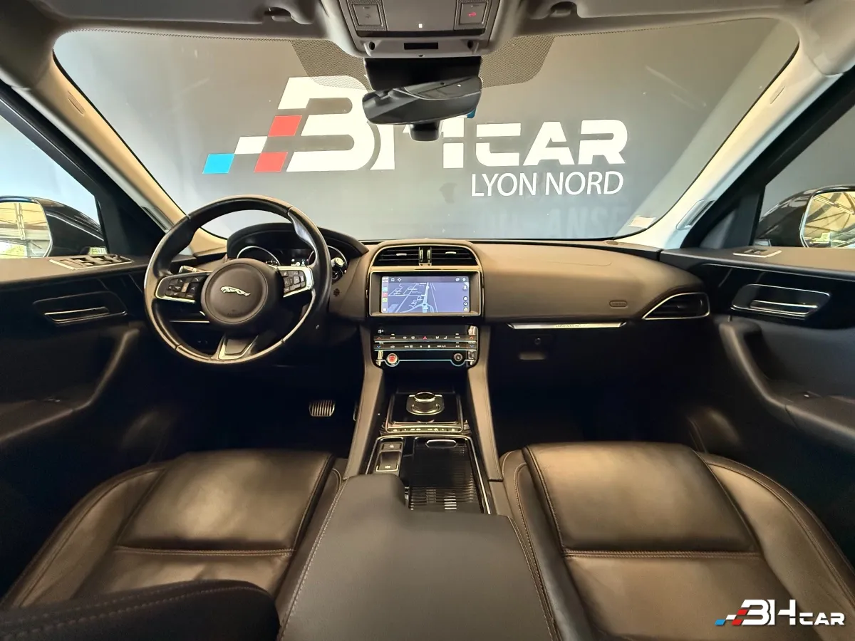Jaguar F-pace - photo 9