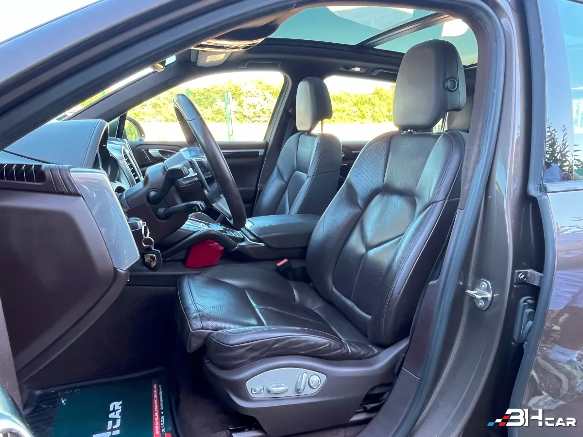 Porsche Cayenne - photo 12