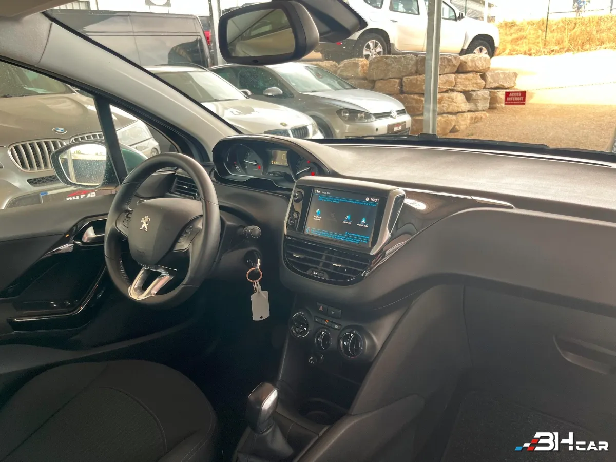 Peugeot 208 - photo 18
