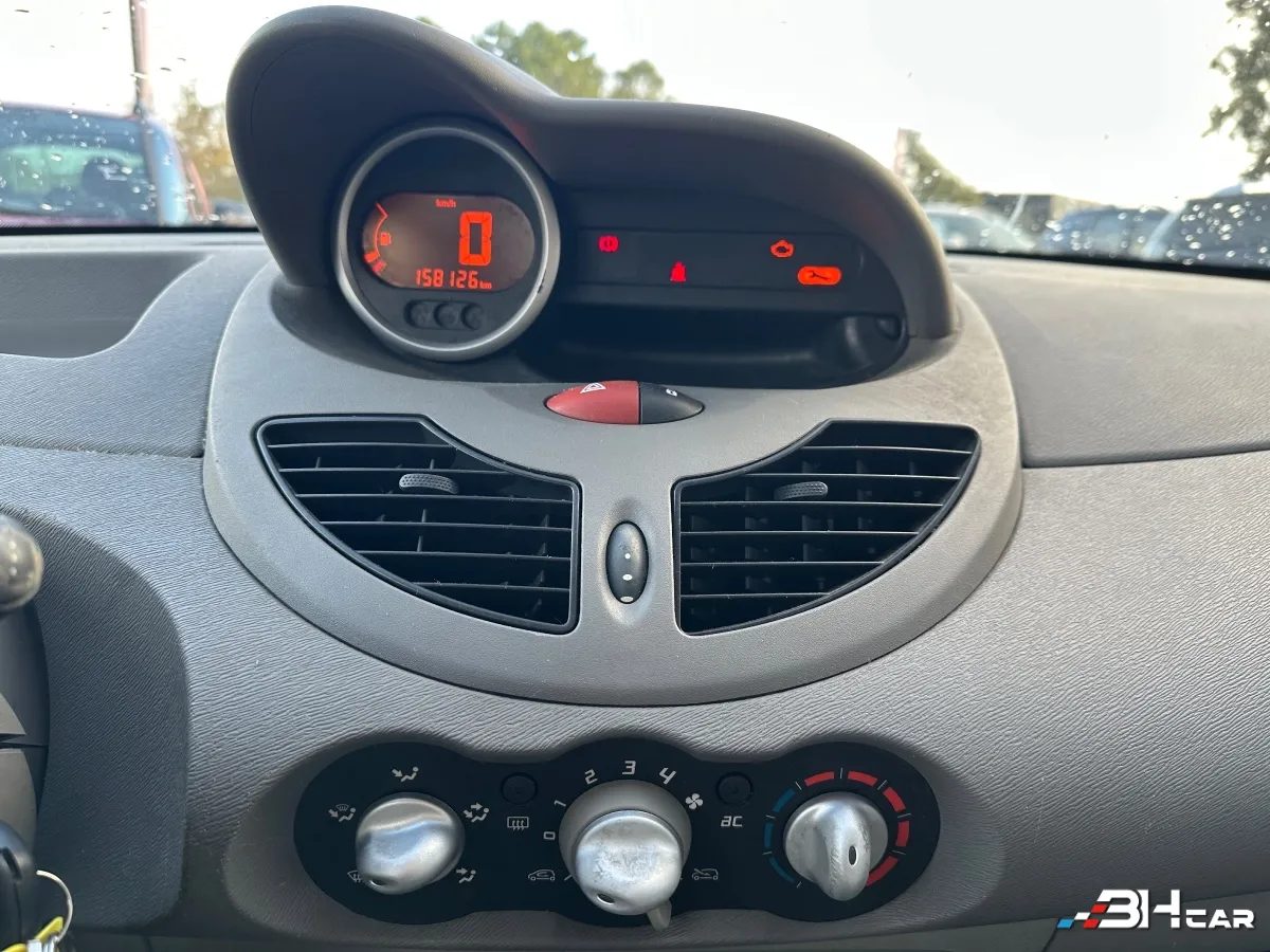Renault Twingo - photo 13
