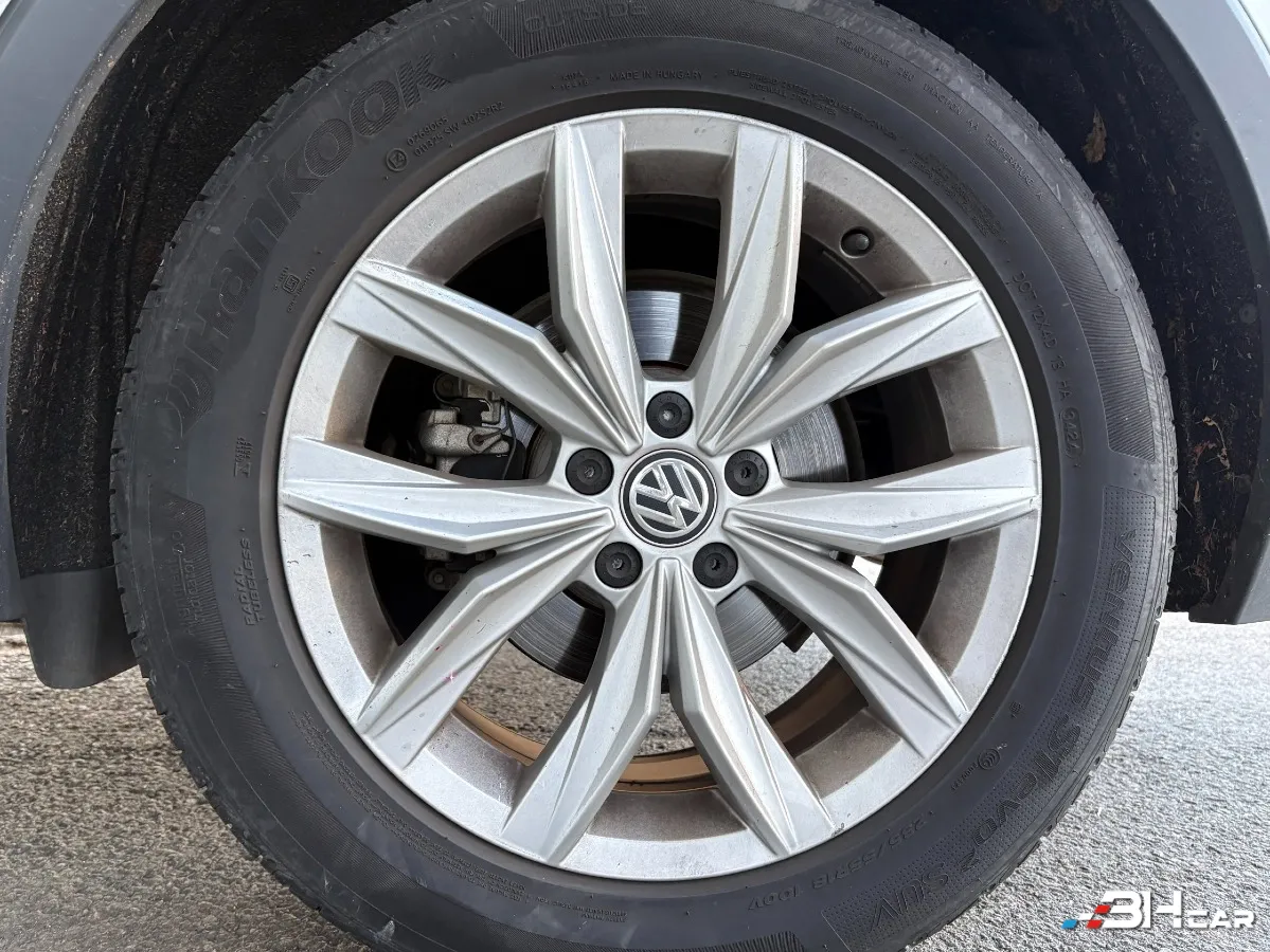 Volkswagen Tiguan - photo 24