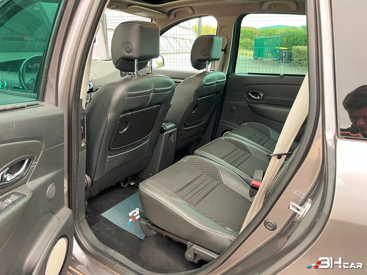 Renault Grand Scenic - photo 12