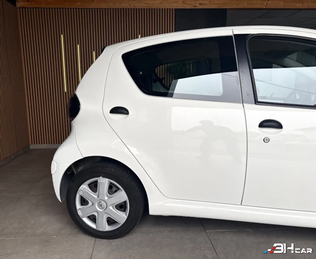 Toyota Aygo - photo 7