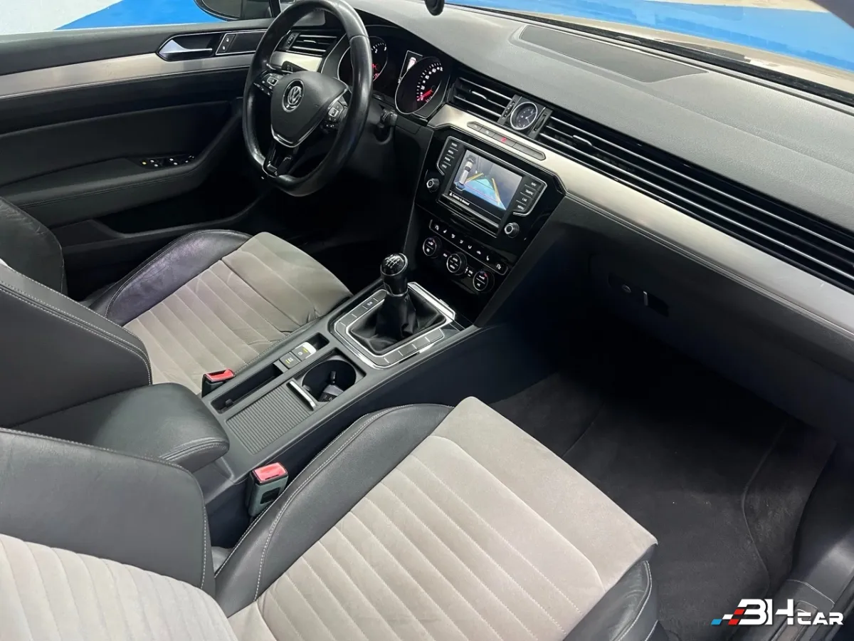 Volkswagen Passat - photo 13