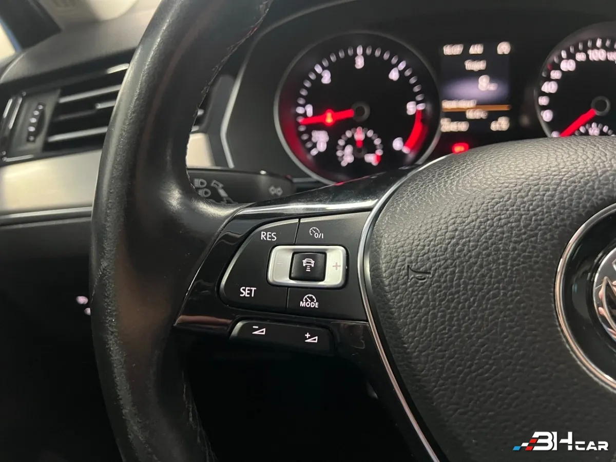 Volkswagen Passat - photo 34