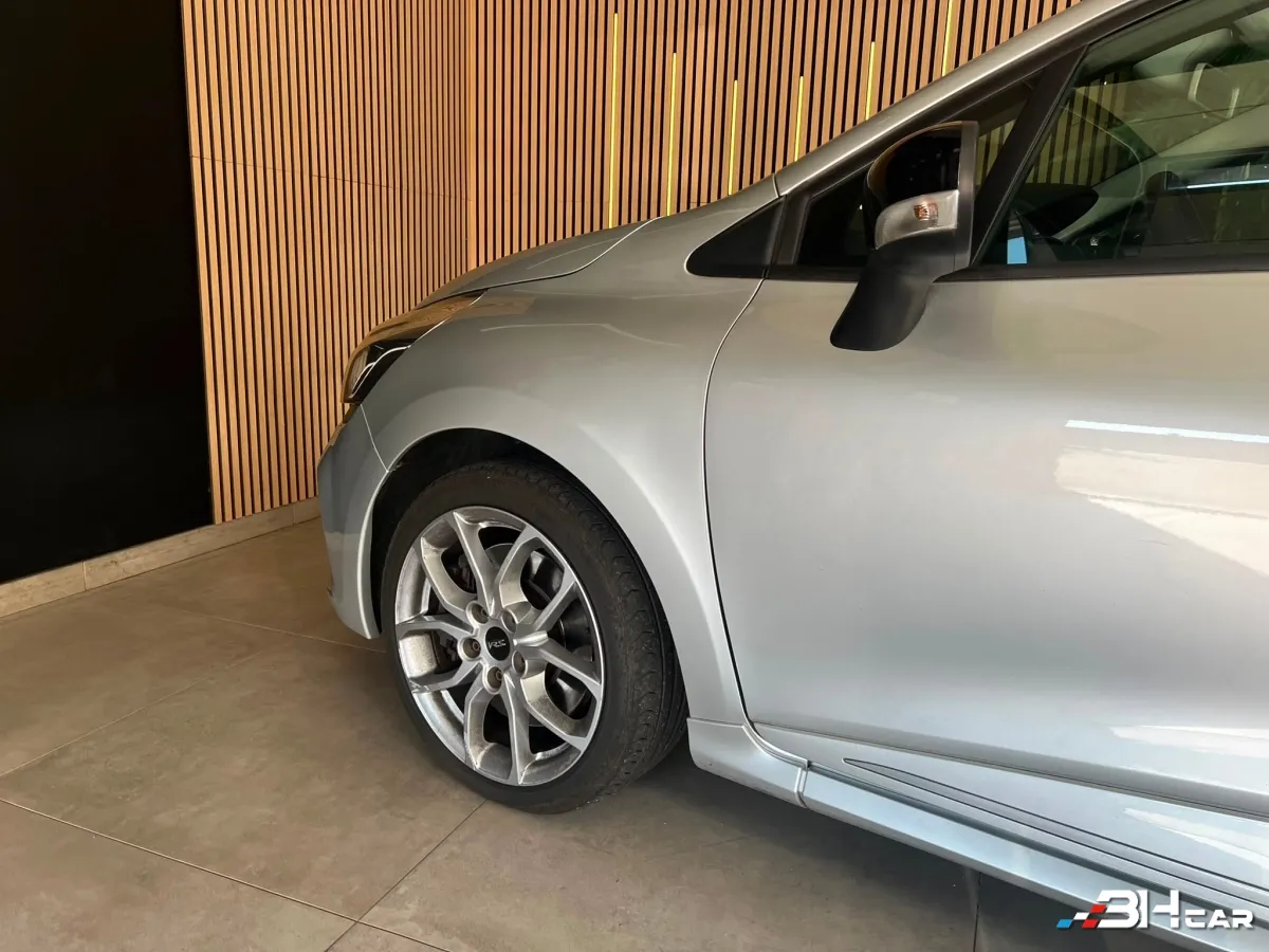 Renault Clio - photo 4