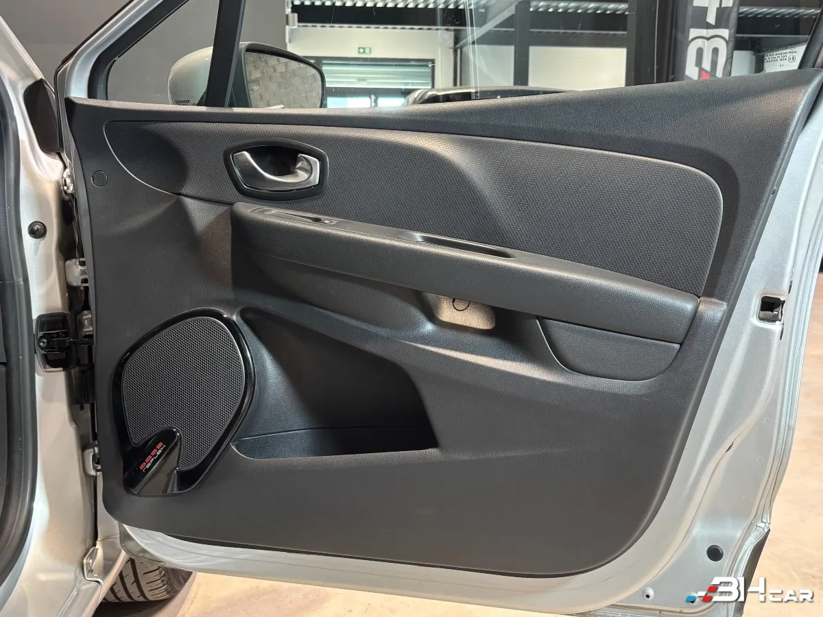 Renault Clio - photo 17