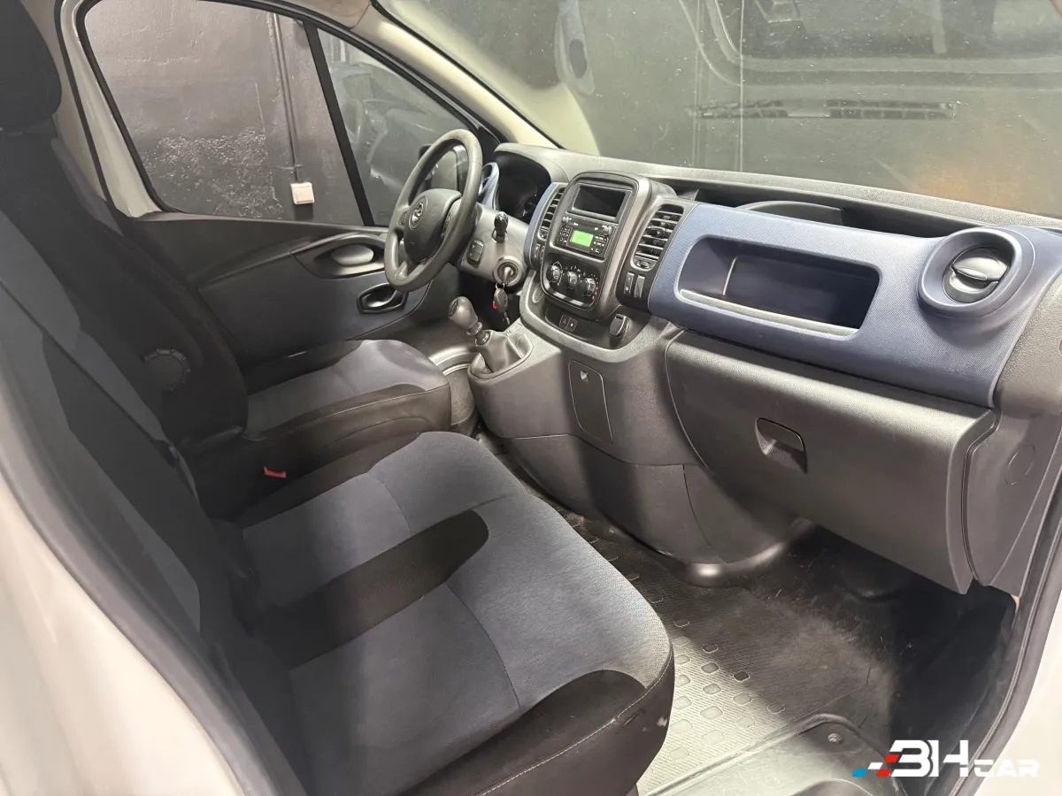 Opel Vivaro Vu - photo 15