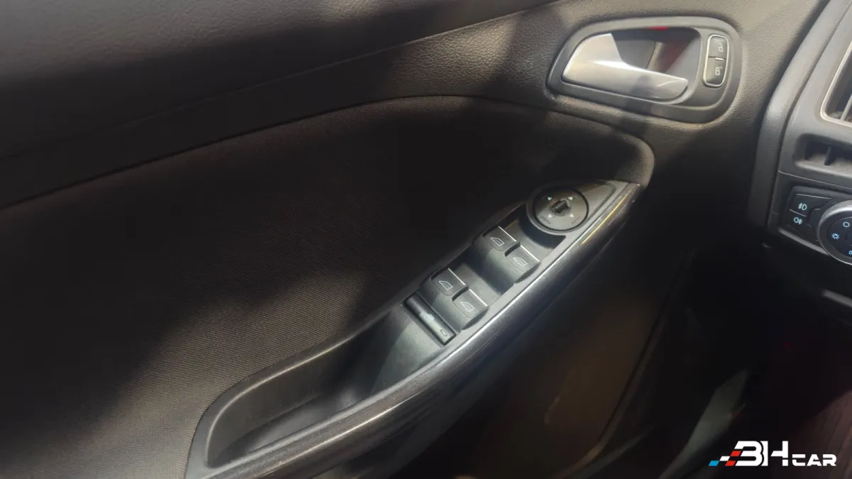 Ford Focus - photo 31