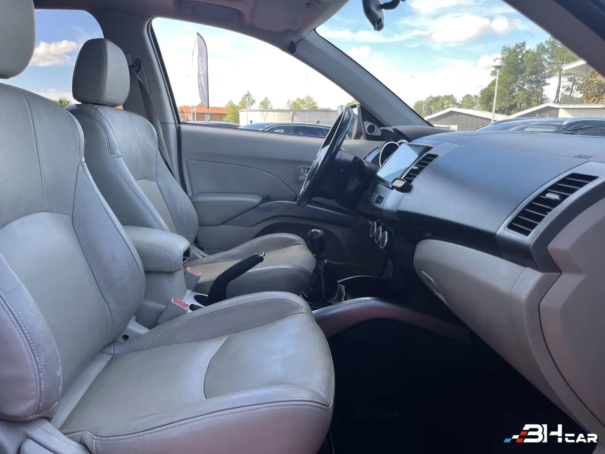 Mitsubishi Outlander - photo 10