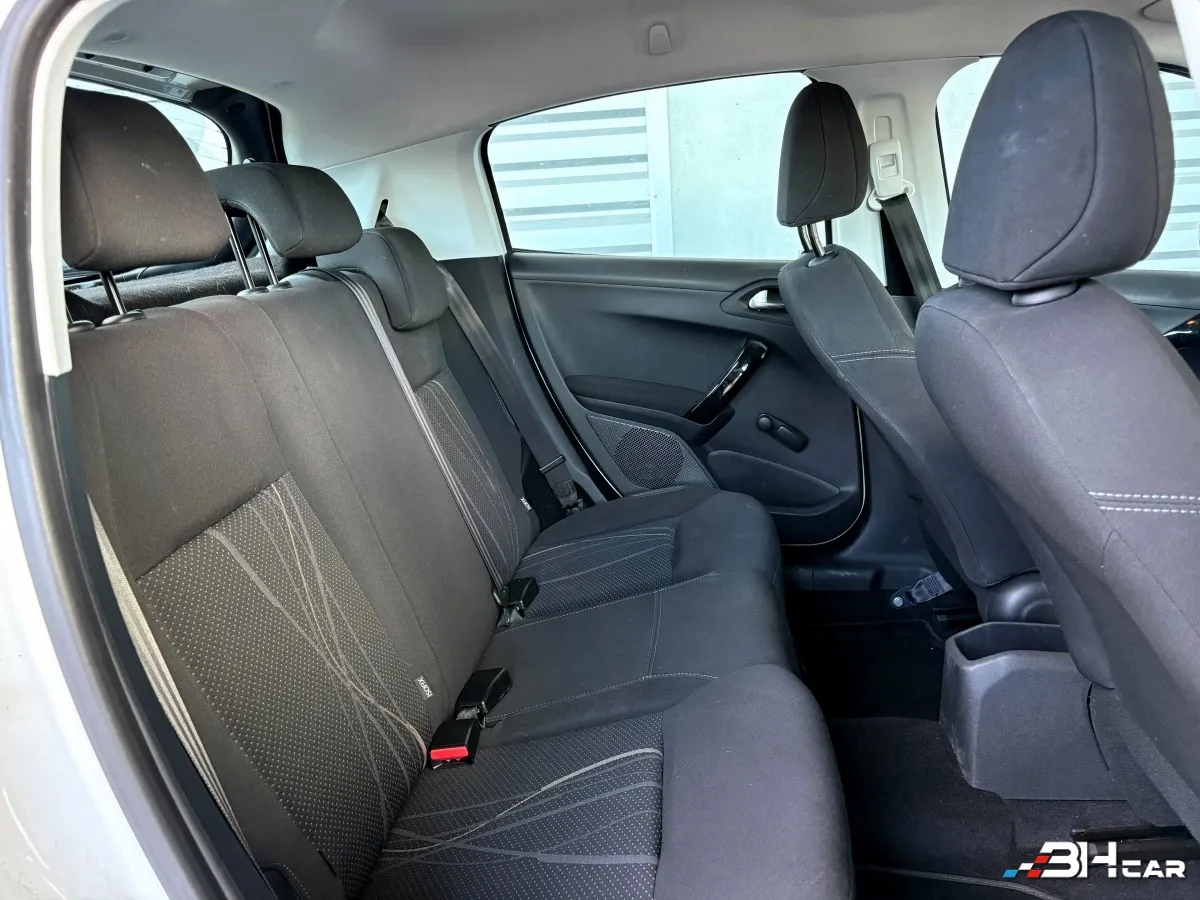 Peugeot 208 - photo 11