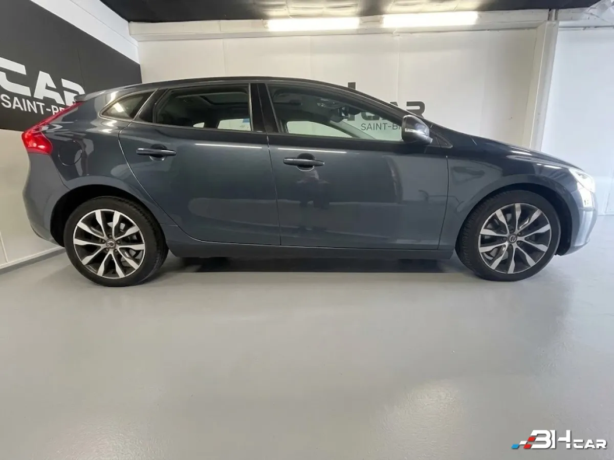 Volvo V40 - photo 3
