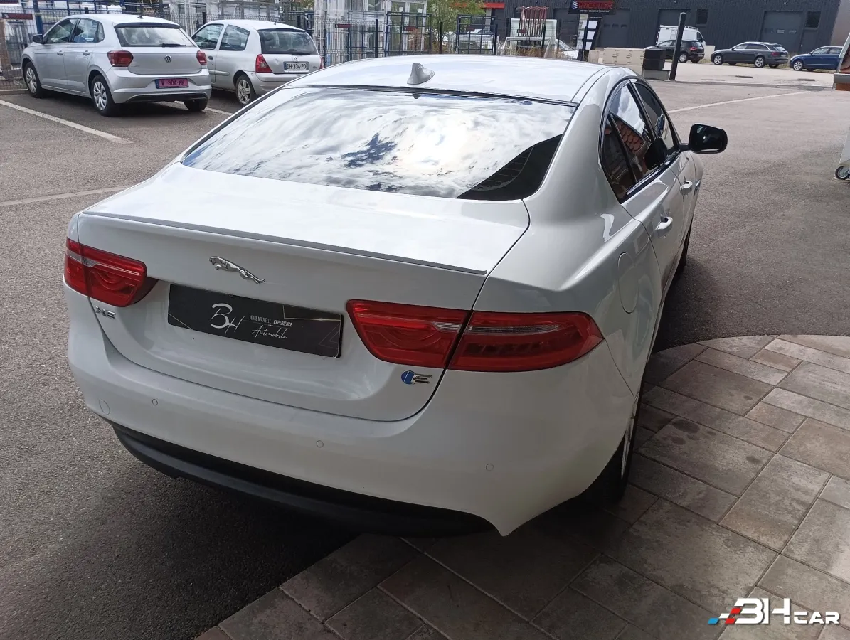 Jaguar Xe - photo 5