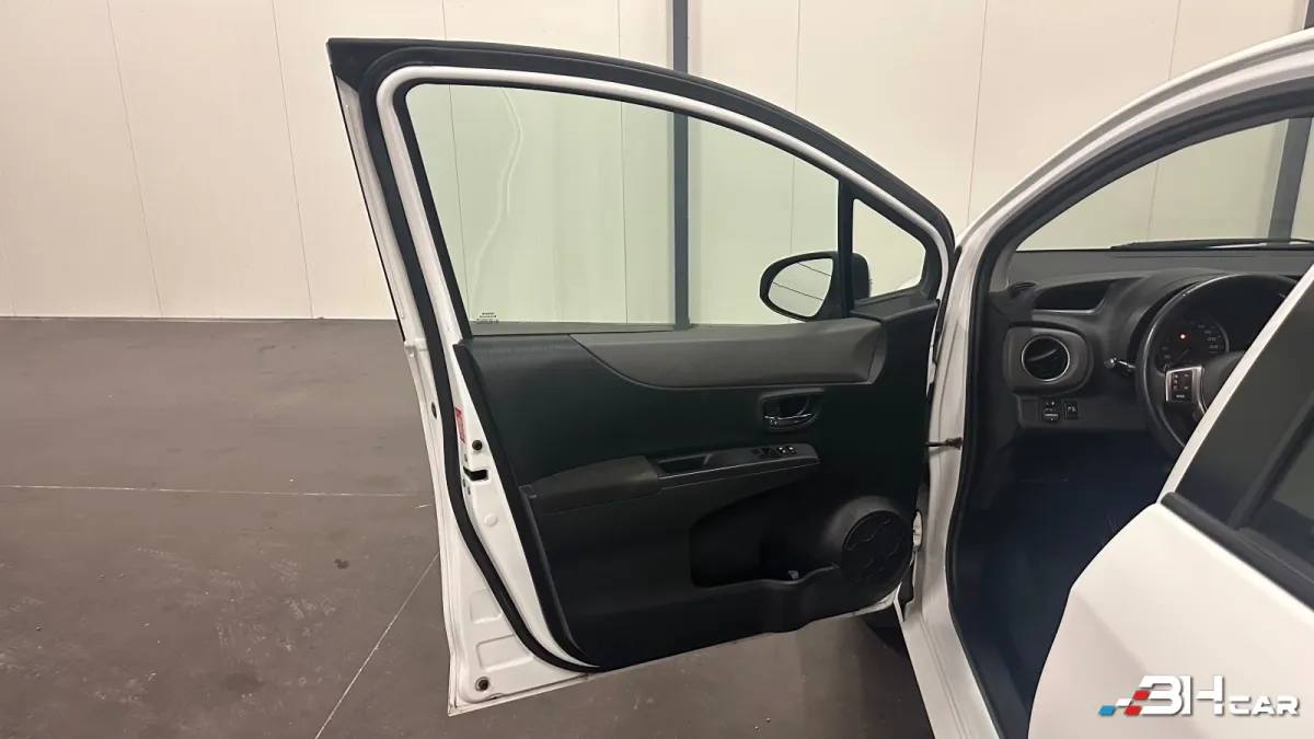 Toyota Yaris - photo 25