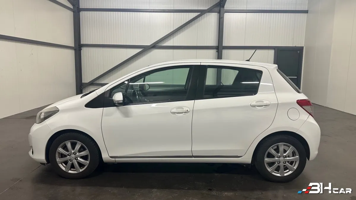 Toyota Yaris - photo 8