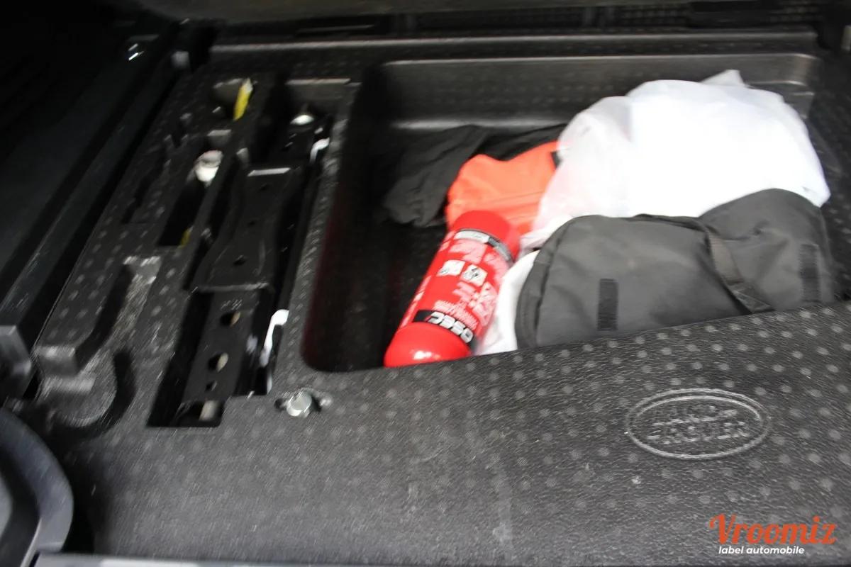 Land Rover Defender 