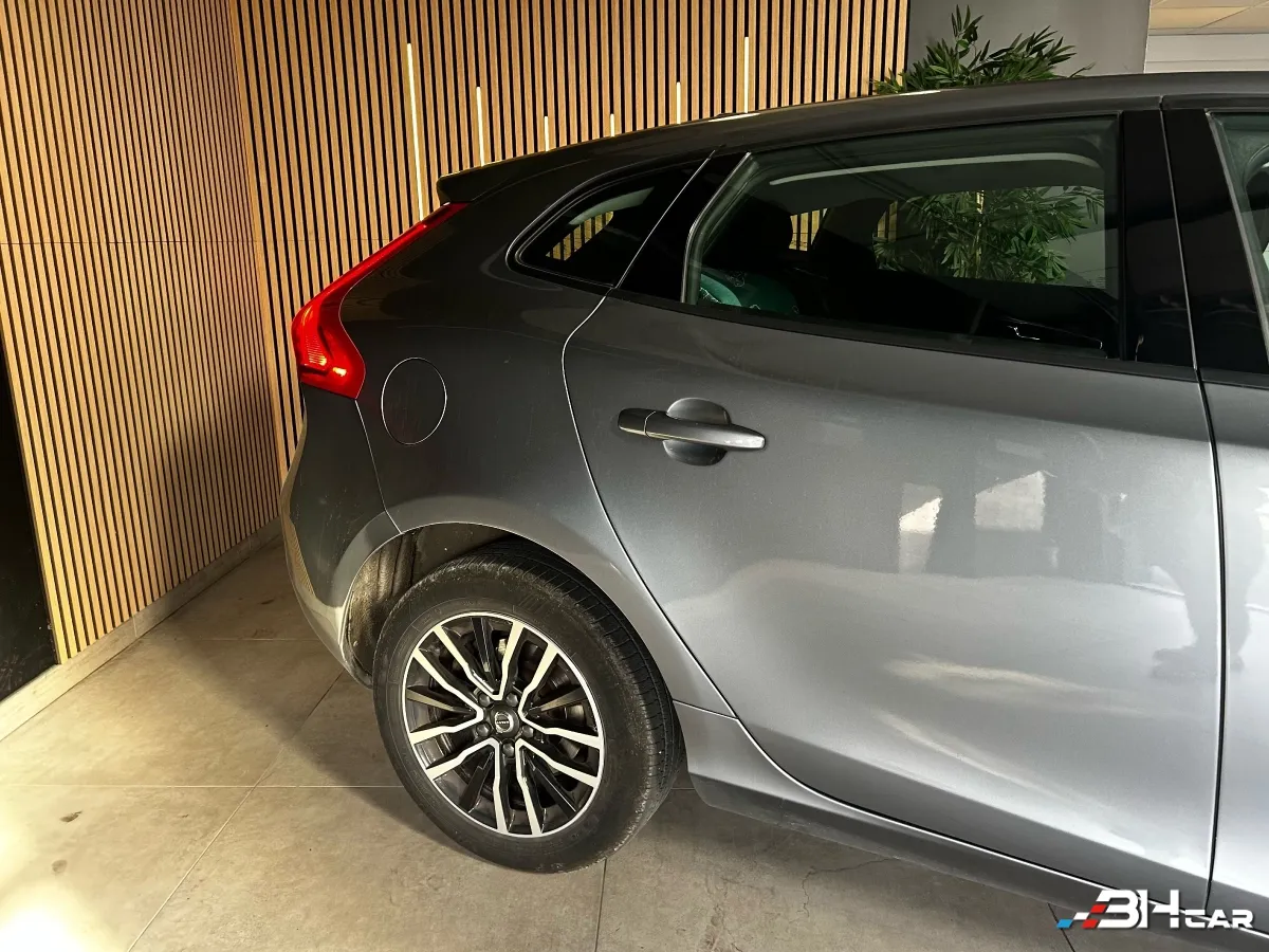 Volvo V40 - photo 8