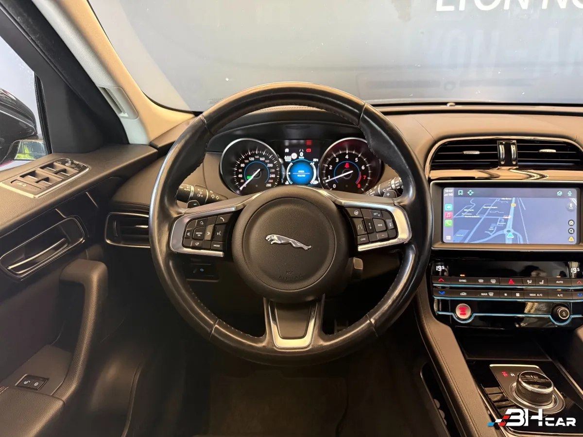 Jaguar F-pace - photo 11